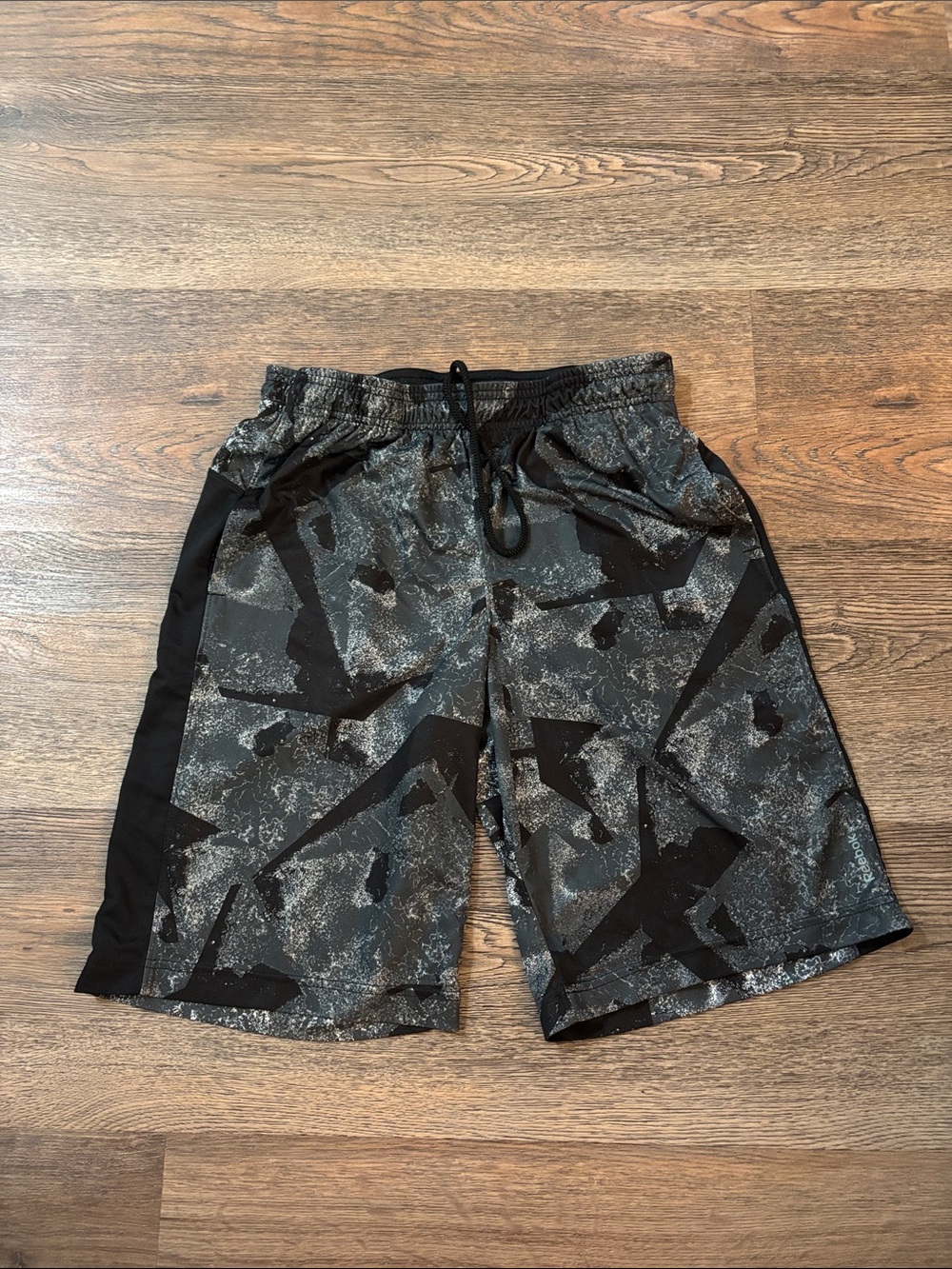 Reebok youth XL (14-16) athletic shorts (Adult Small)